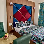 Pandith Exotics Hotel And Restaurant