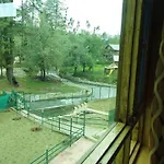 Hotel Gulmarg House