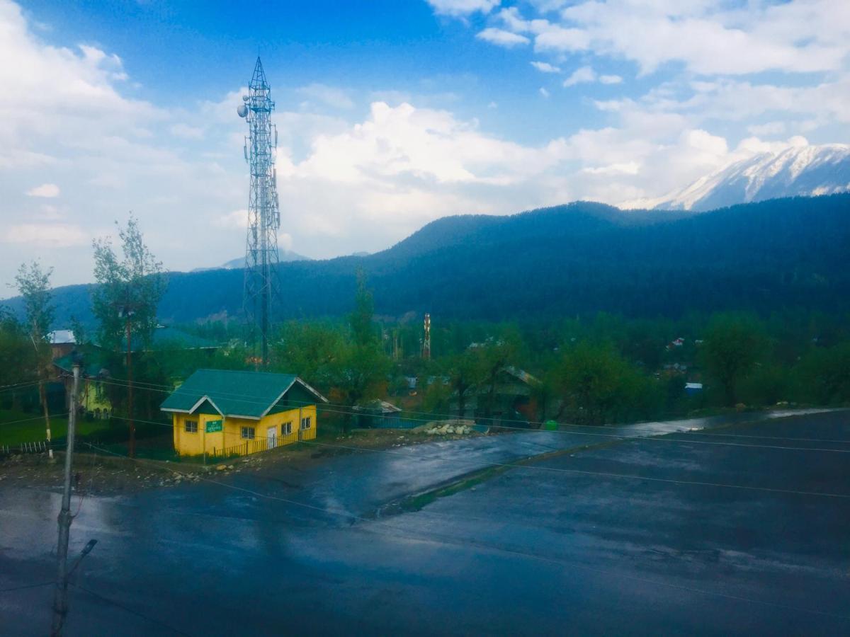 Pine View Hotel Gulmarg
