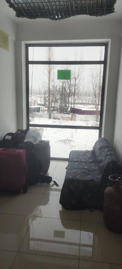 Residency, Kunzer Gulmarg