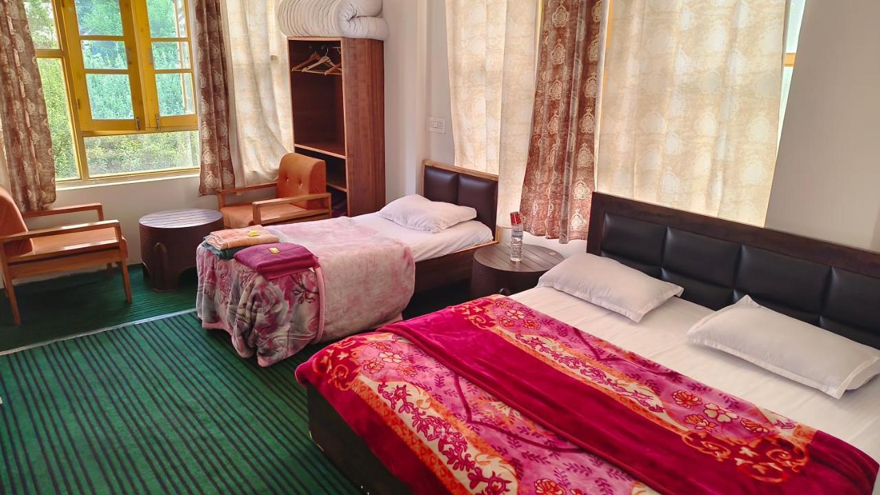 Hotel Residency, Kunzer
