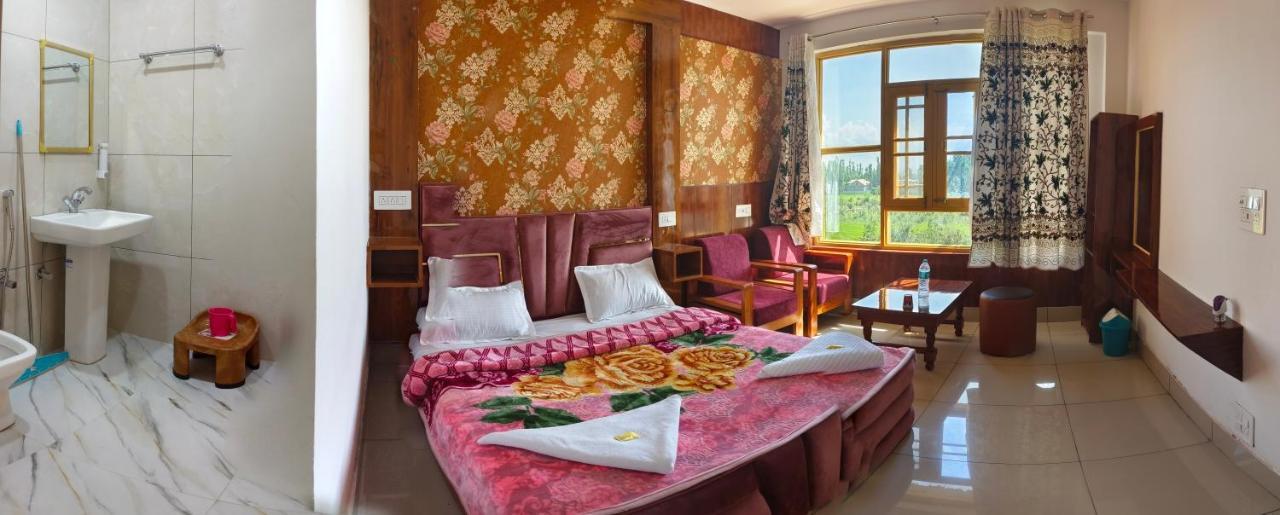 Hotel Residency, Kunzer