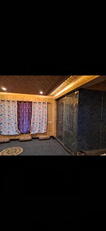 Poshwan Hotel 4*
