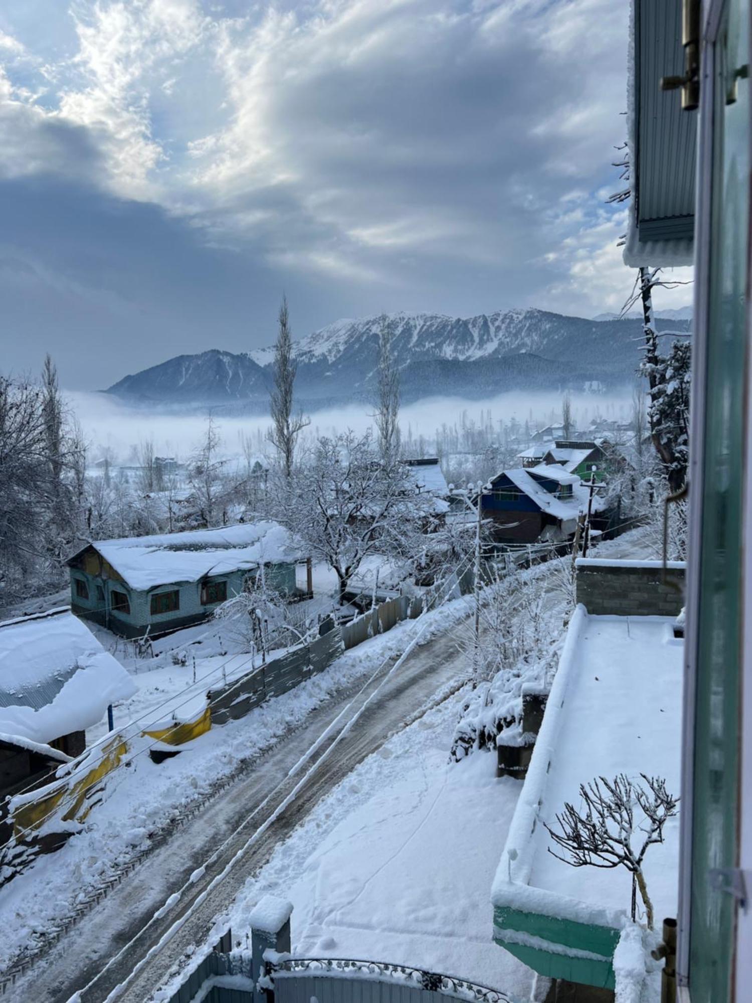 Everest Guest house Gulmarg