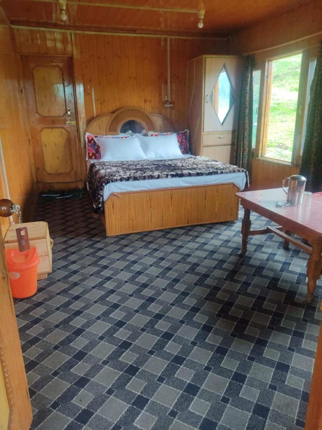 Roseland , Hotel