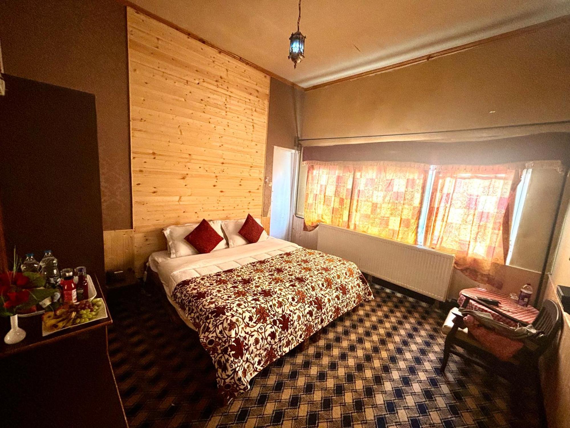 Hotel The Pine Palace 3*