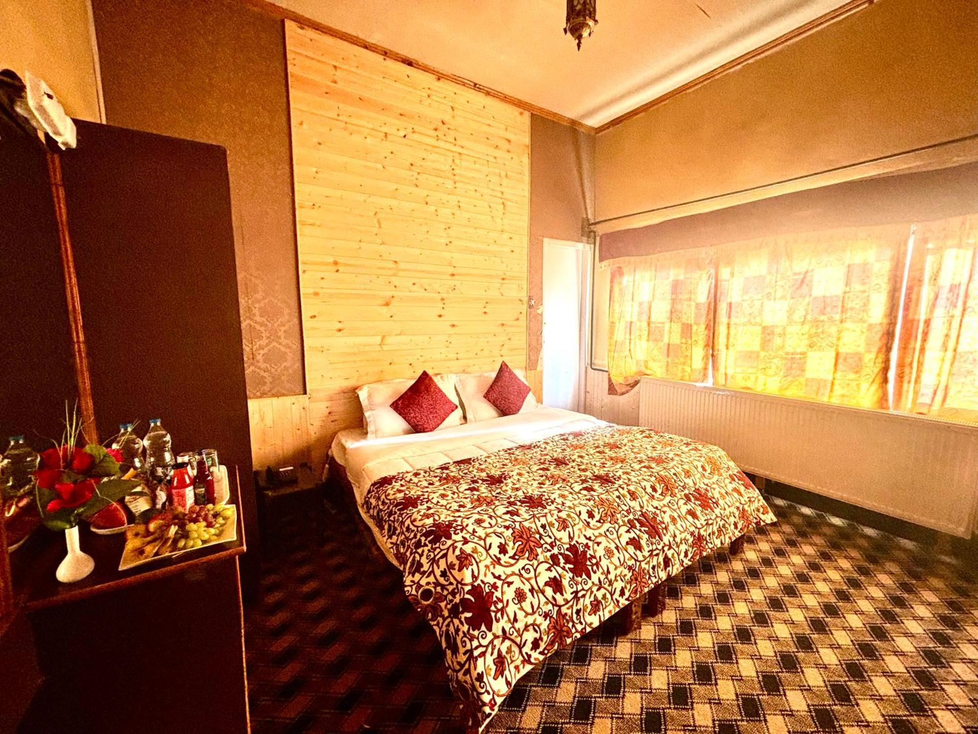 The Pine Palace 3*
