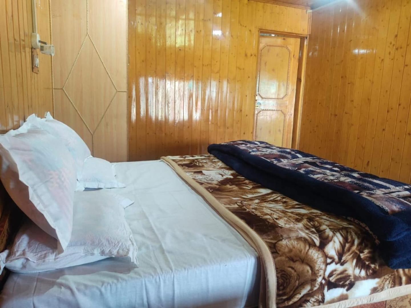 Roseland , 4* Gulmarg