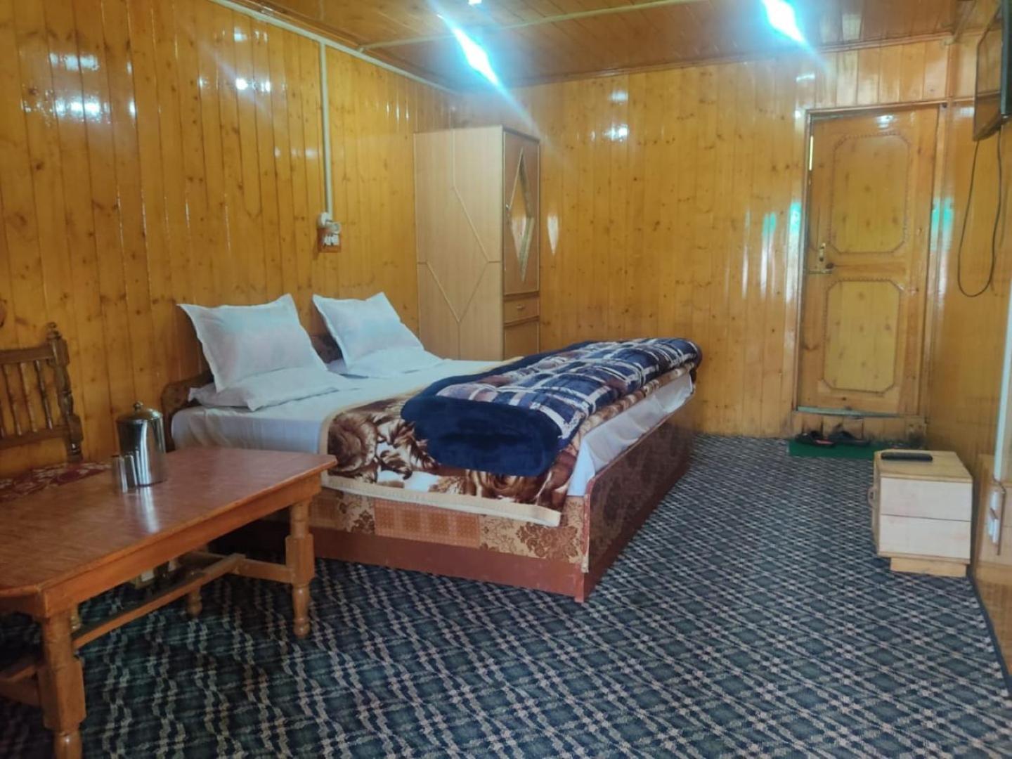 Hotel Roseland , Gulmarg