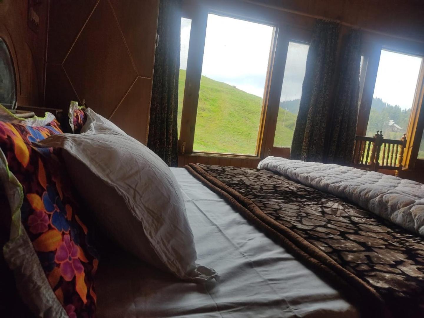 Roseland , Hotel