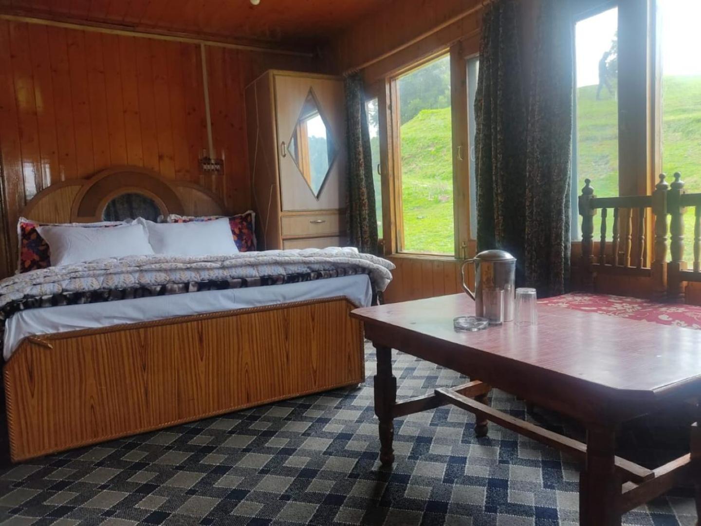Hotel Roseland , Gulmarg