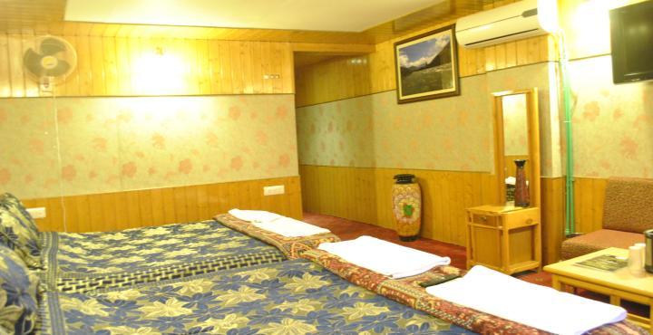 Khaleel Palace Hotel Gulmarg