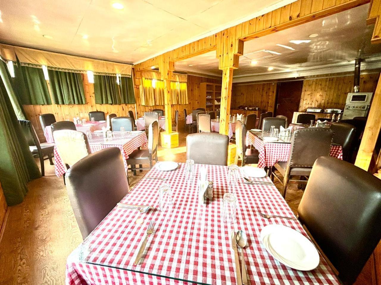 The Pine Palace Hotel Gulmarg