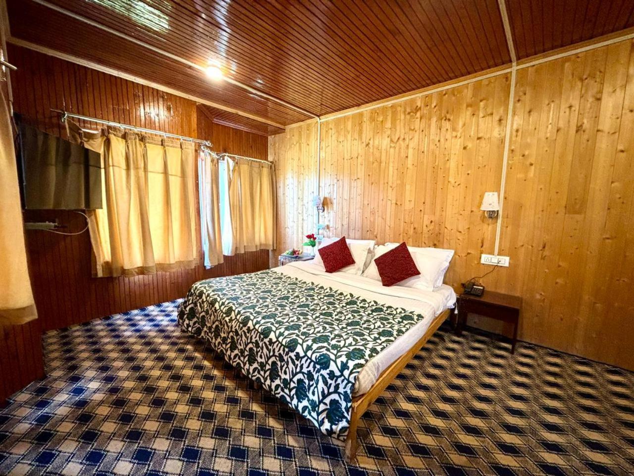 The Pine Palace Gulmarg