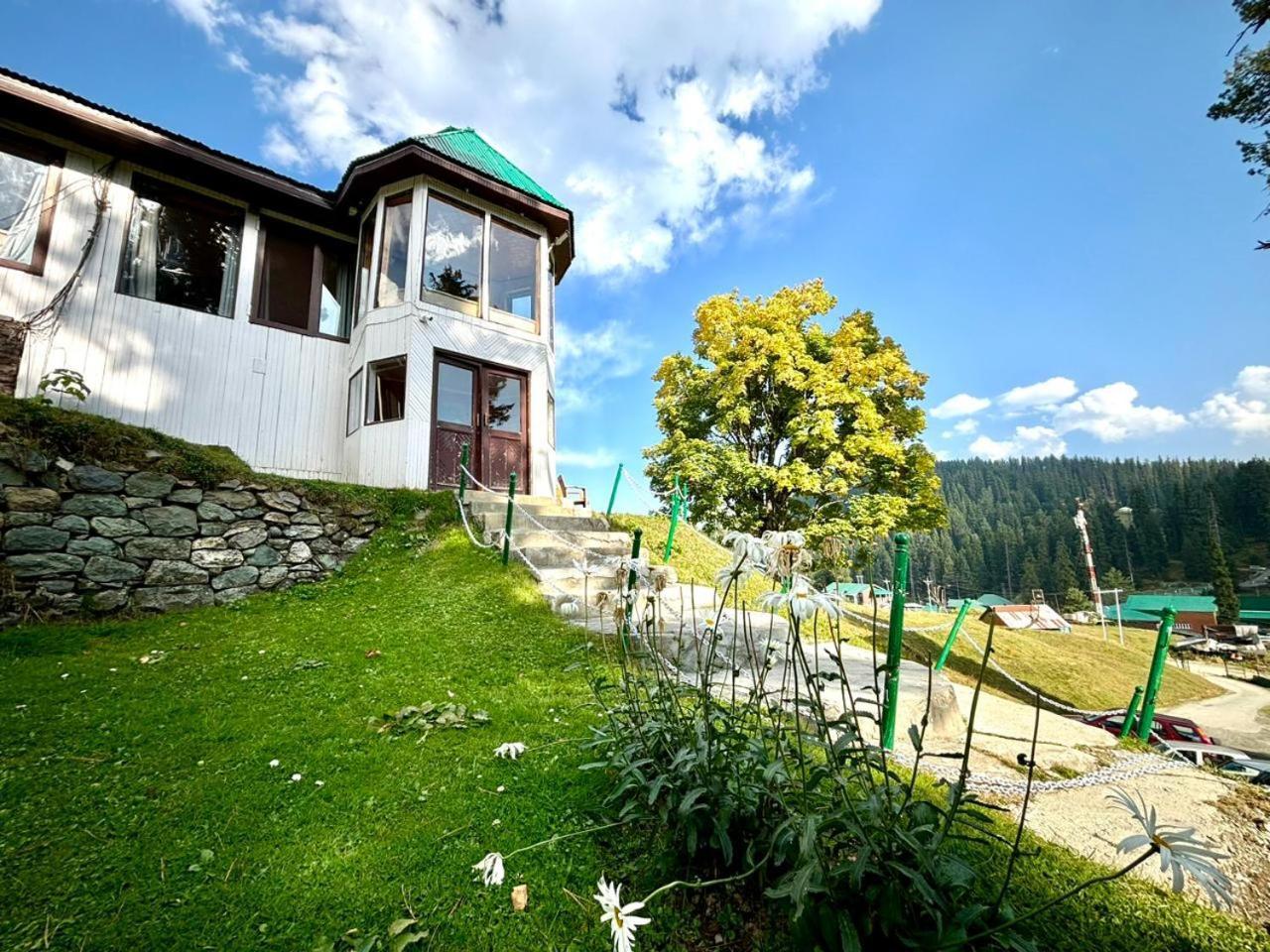 The Pine Palace 3*