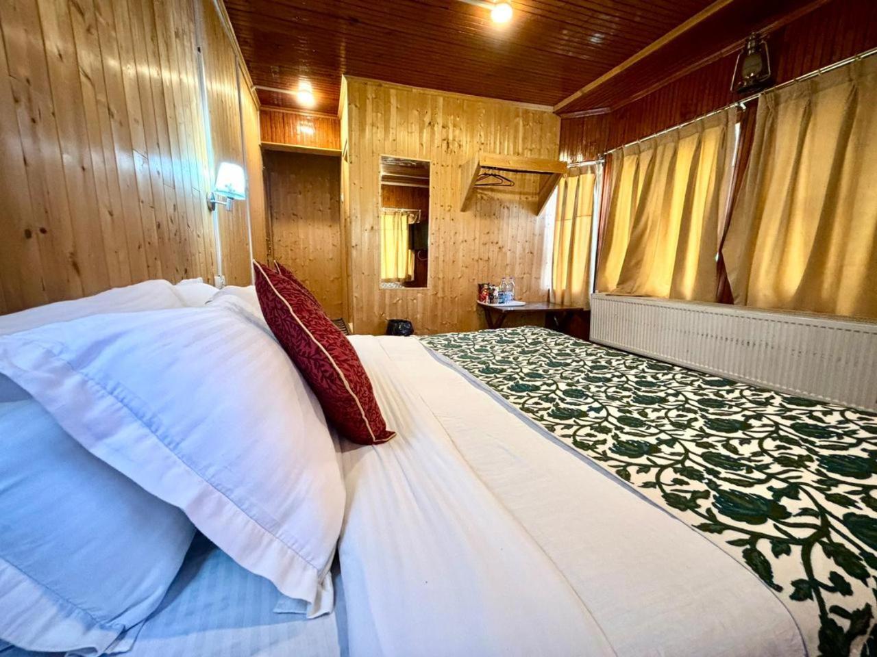 Hotel The Pine Palace 3*