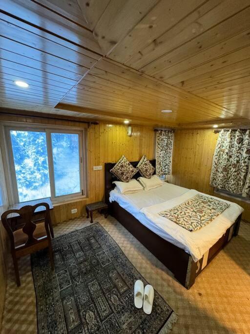 Winter Wonderland 2bhk Gulmarg