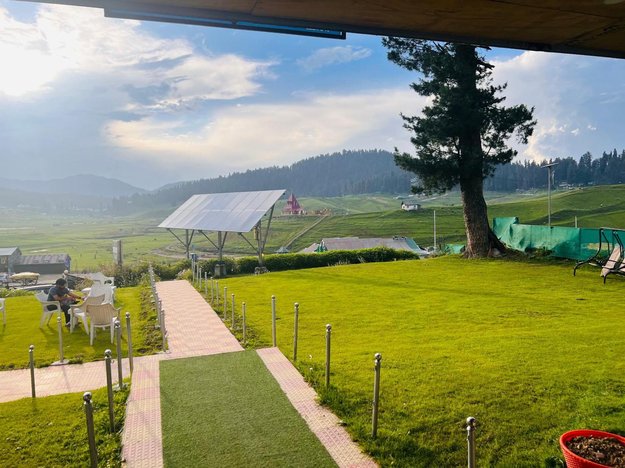 Resort Pine View Gulmarg