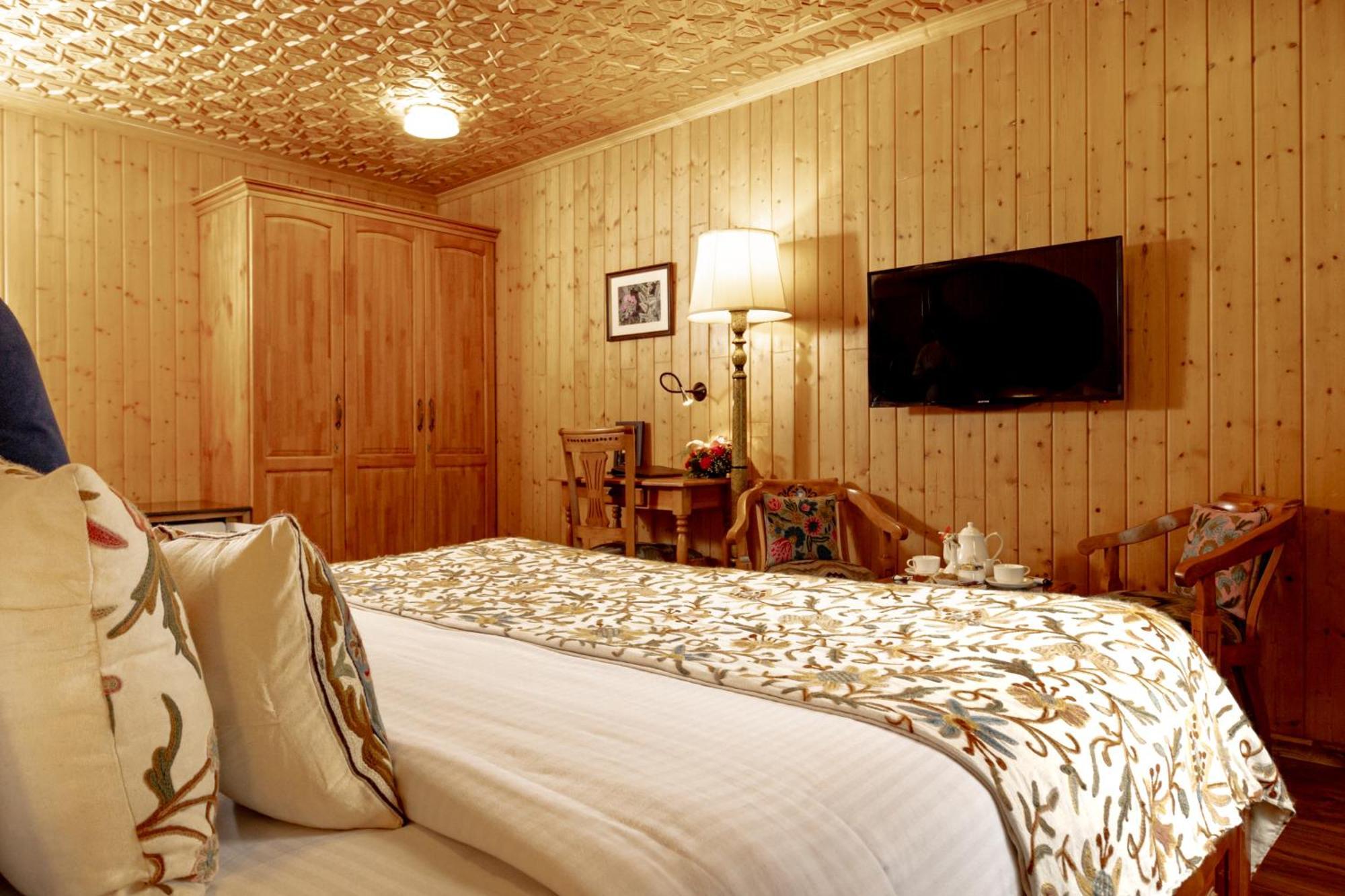Shaw By Pattern 4* Gulmarg