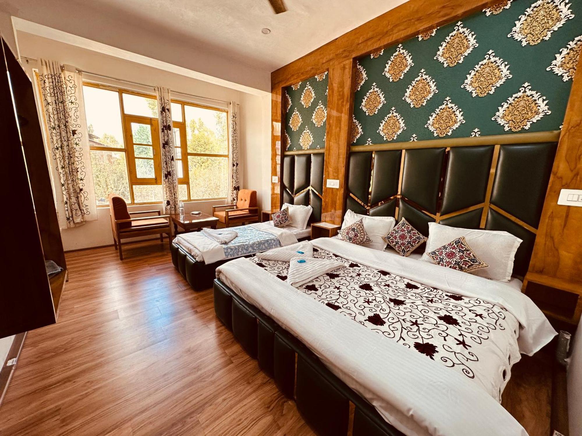 Residency, Kunzer Gulmarg
