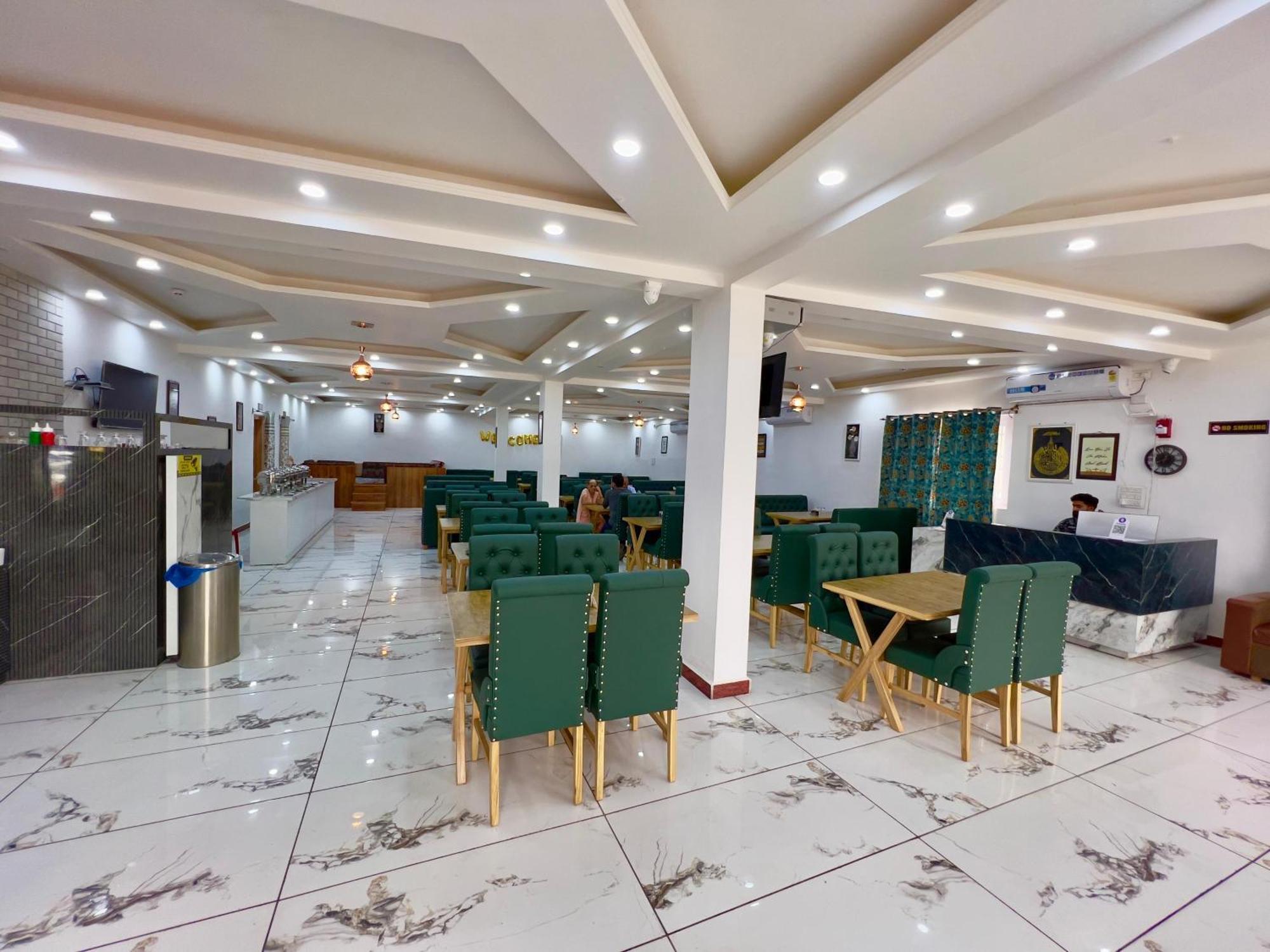 Pandith Exotics And Restaurant Gulmarg
