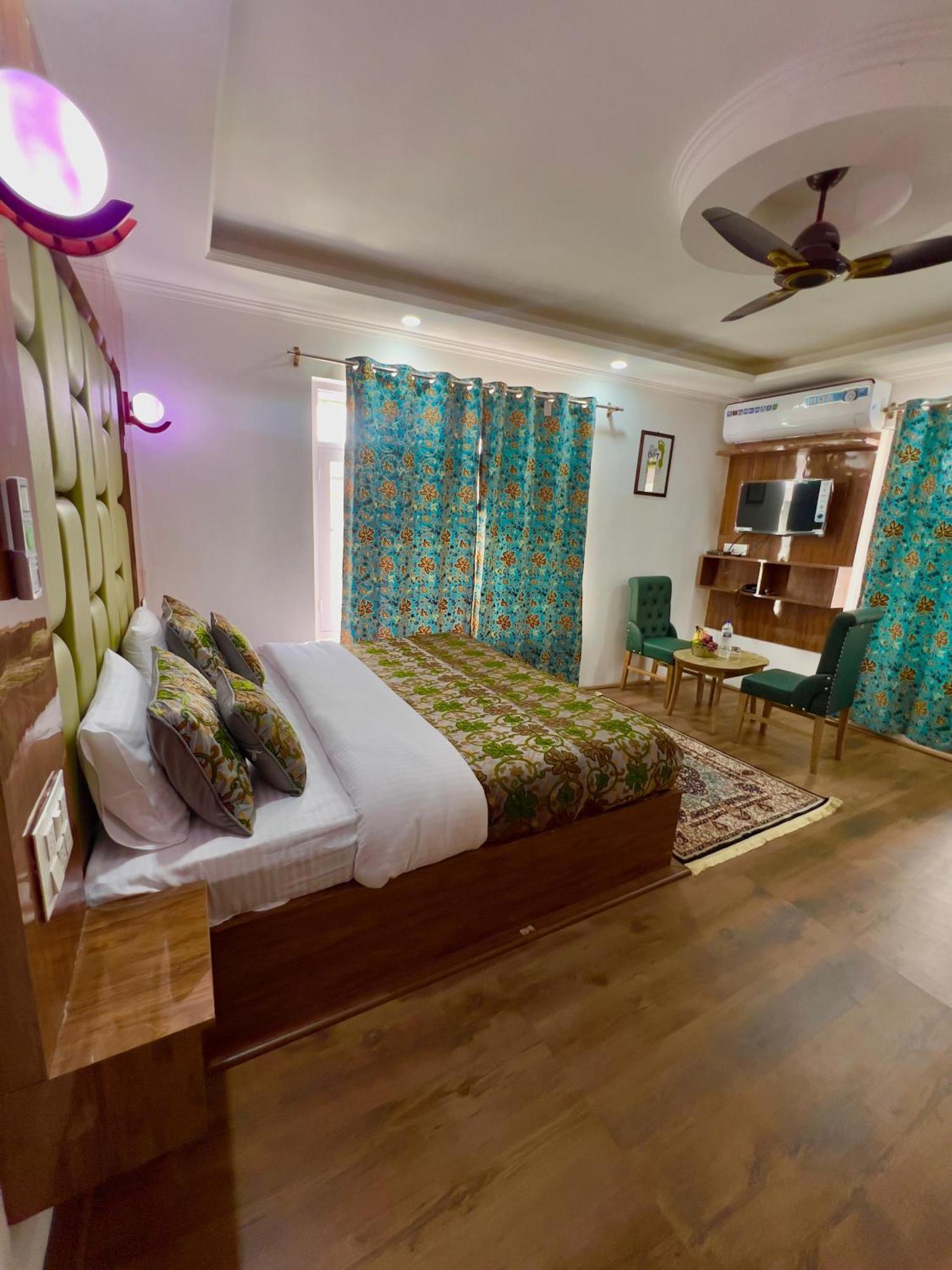 Pandith Exotics And Restaurant Hotel Gulmarg
