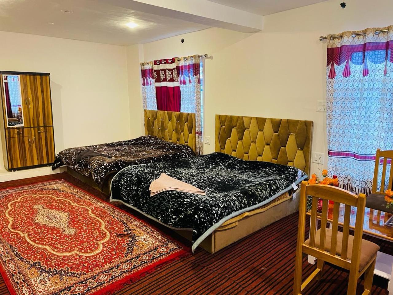 The Palace Guest house Gulmarg
