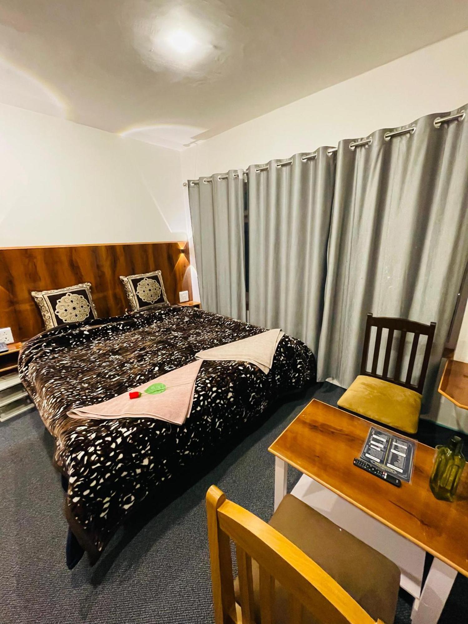 The Palace Guest house Gulmarg