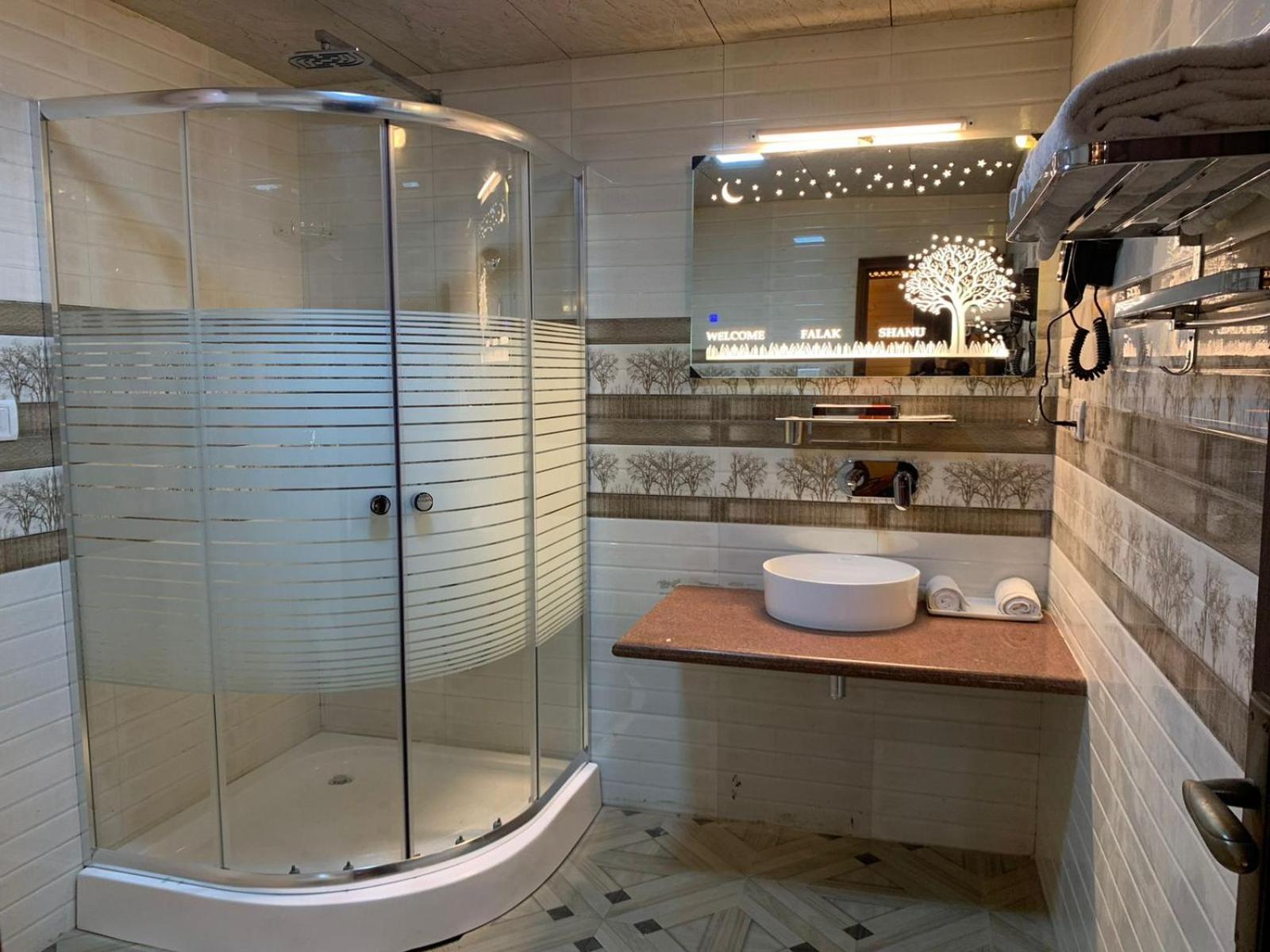 Hotel Lux Shanum 4*