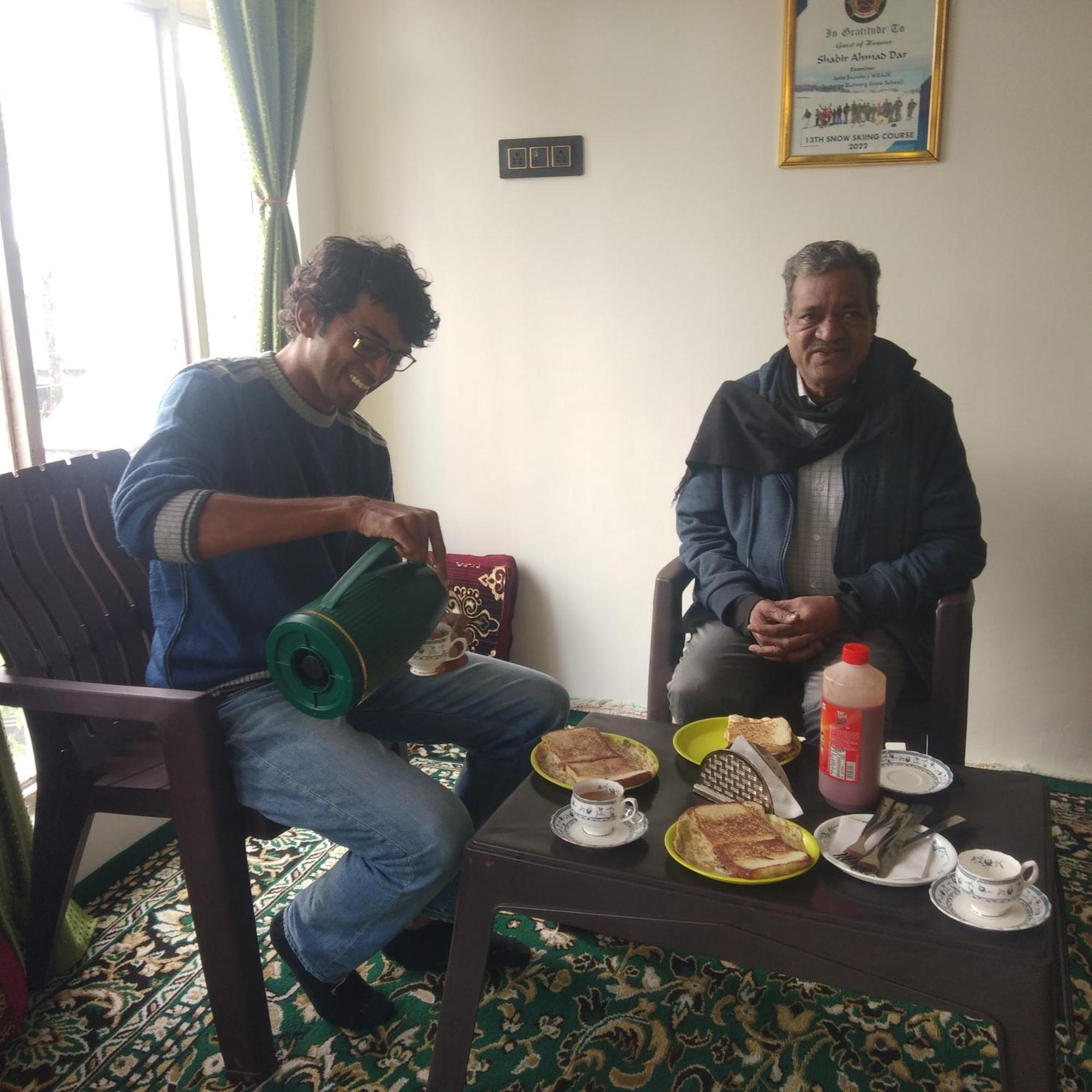 Elizabeth Paying Tangmarg Homestay Gulmarg