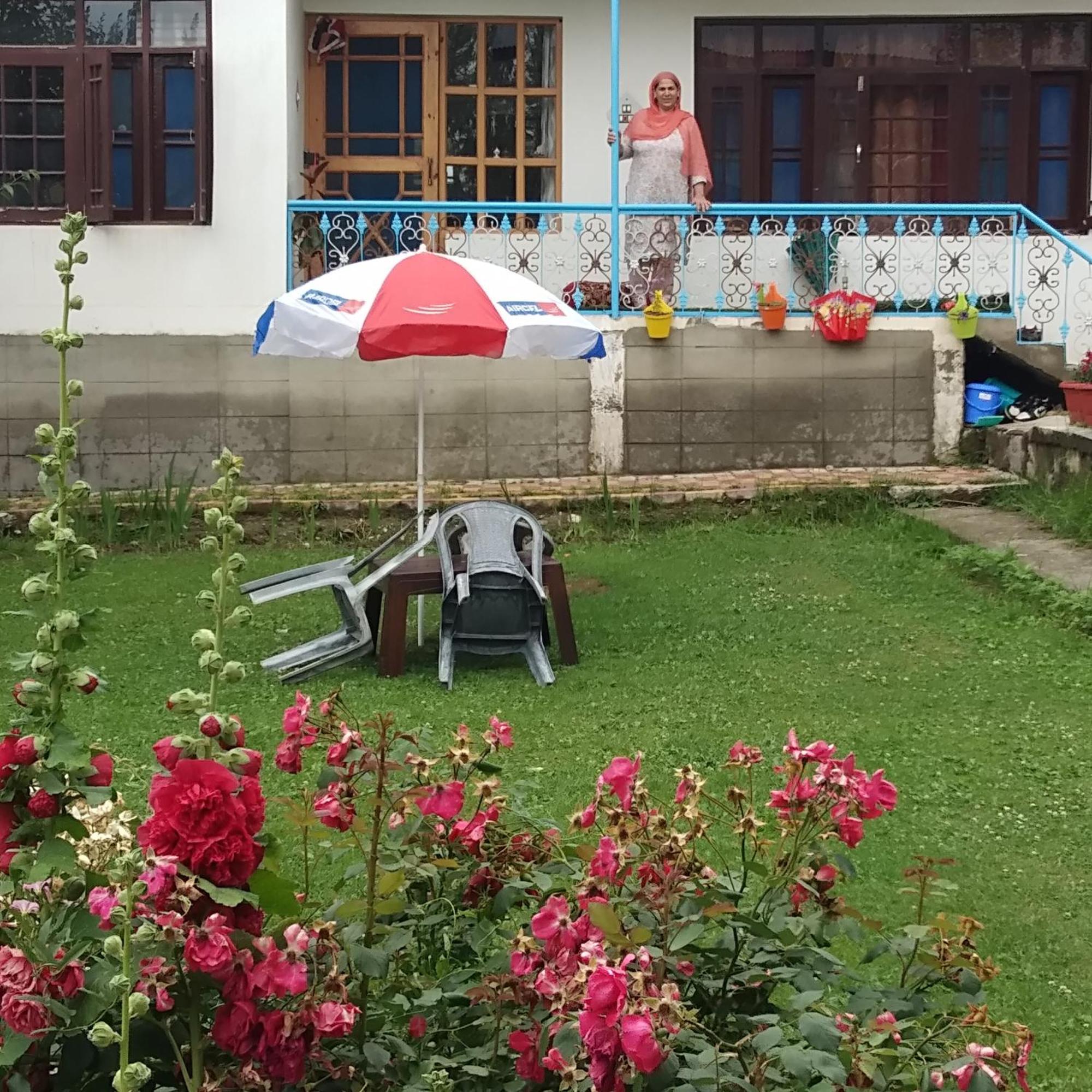 Elizabeth Paying Tangmarg Gulmarg