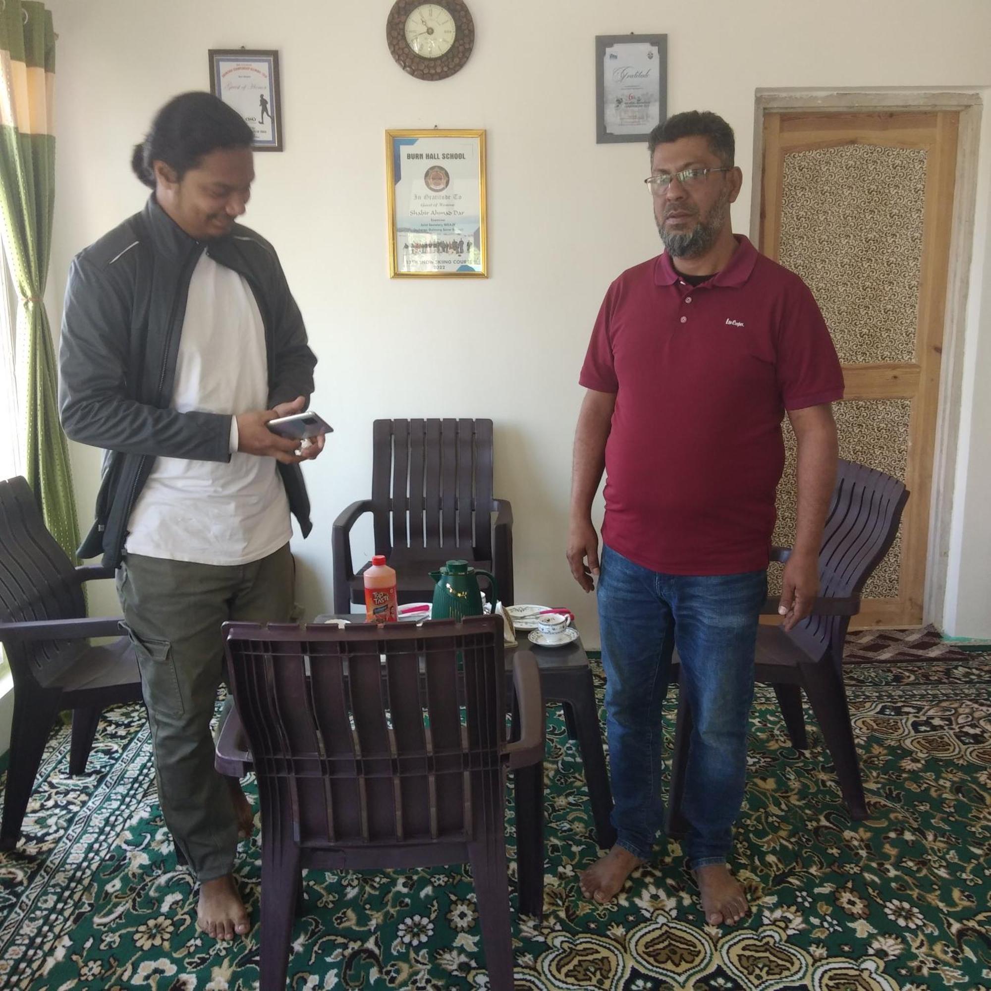 Elizabeth Paying Tangmarg Homestay Gulmarg
