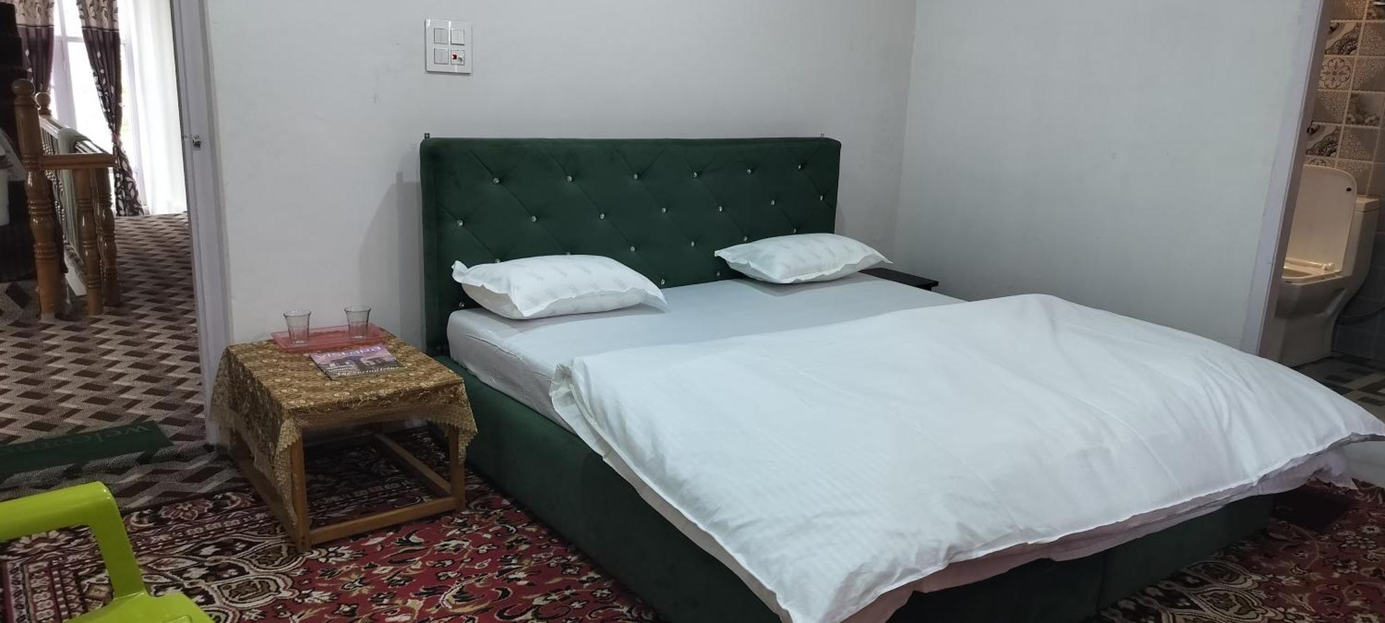 Elizabeth Paying Tangmarg Homestay *