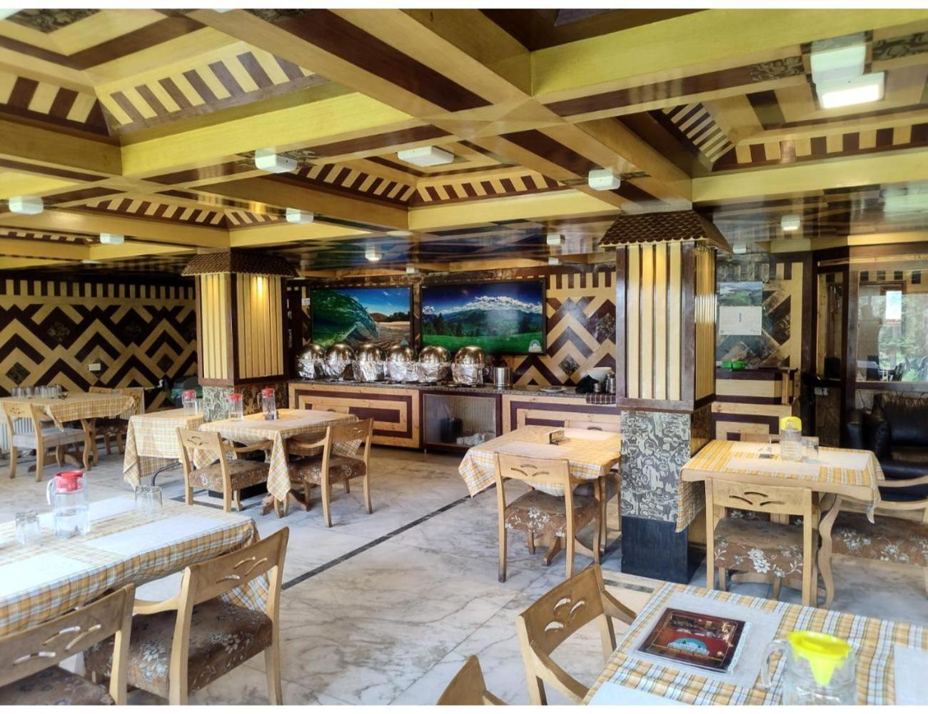 Fluorescence And Restaurant, * Gulmarg