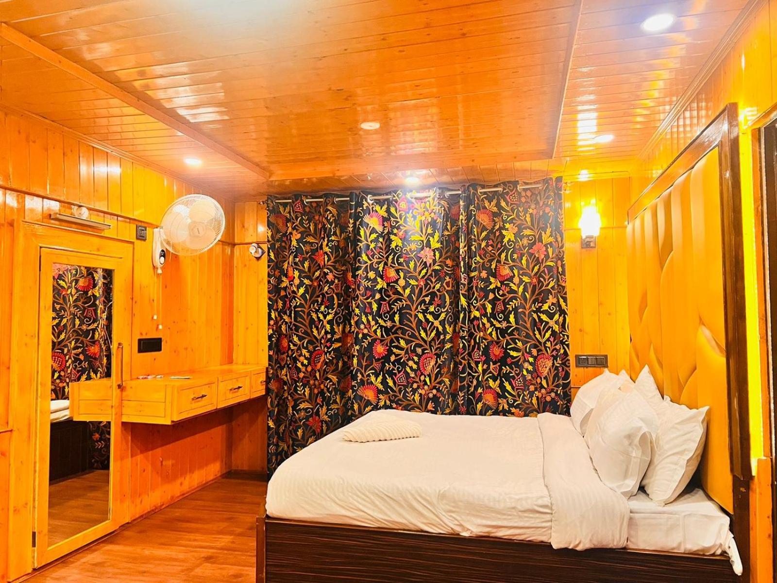 Pine View Hotel Gulmarg