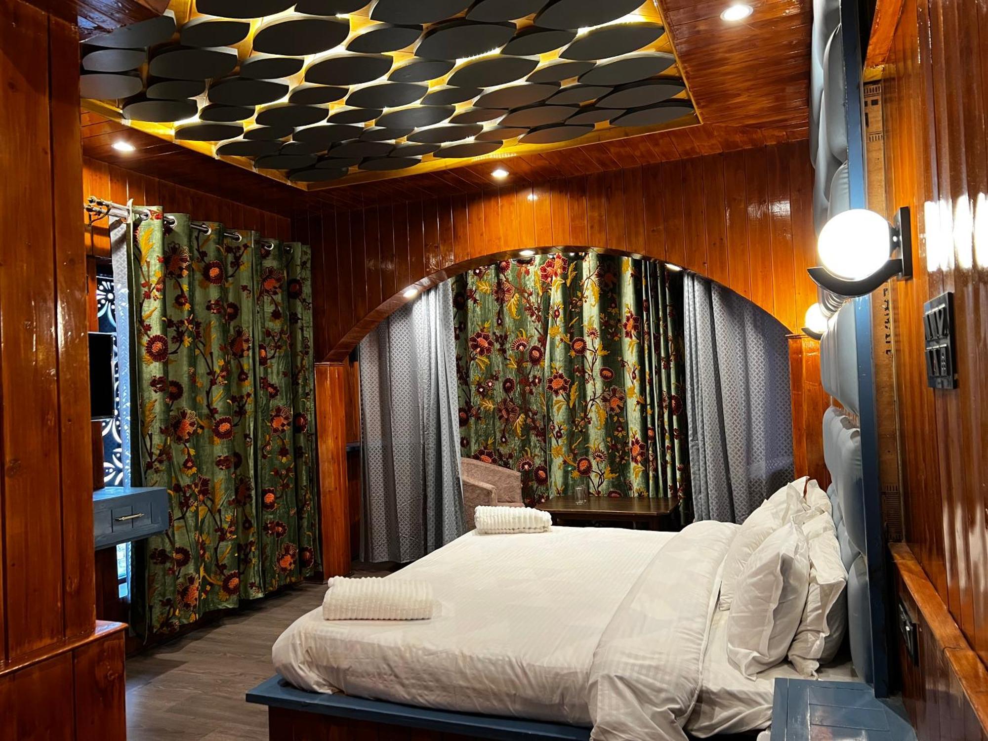 Pine View Hotel