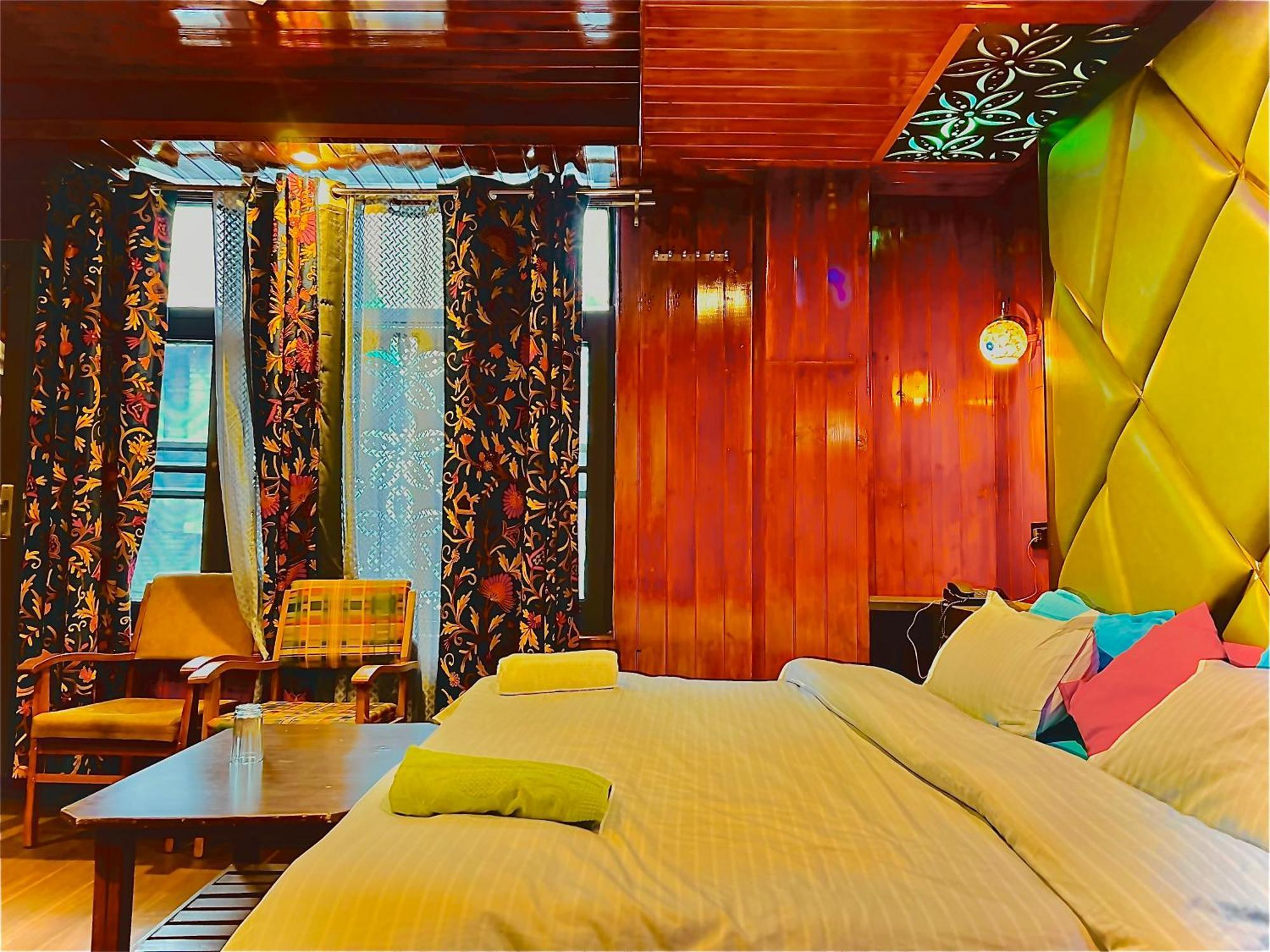 Hotel Pine View