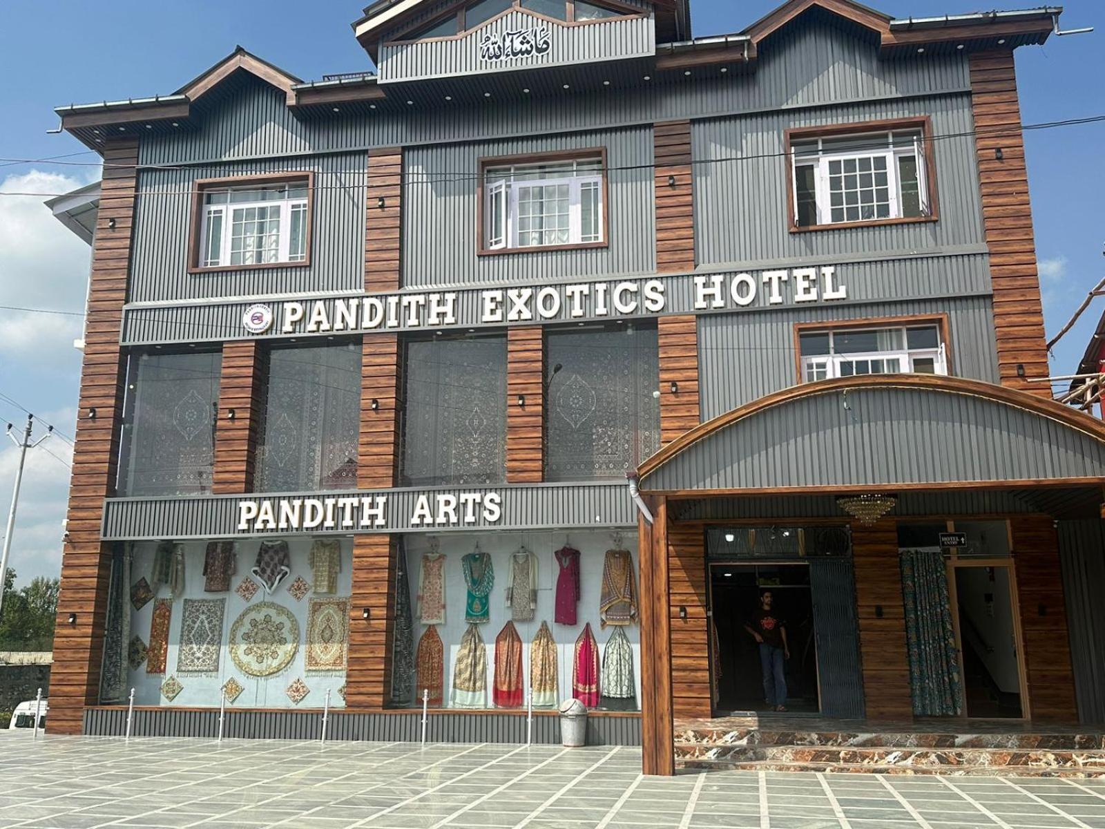 Pandith Exotics And Restaurant Hotel 3*