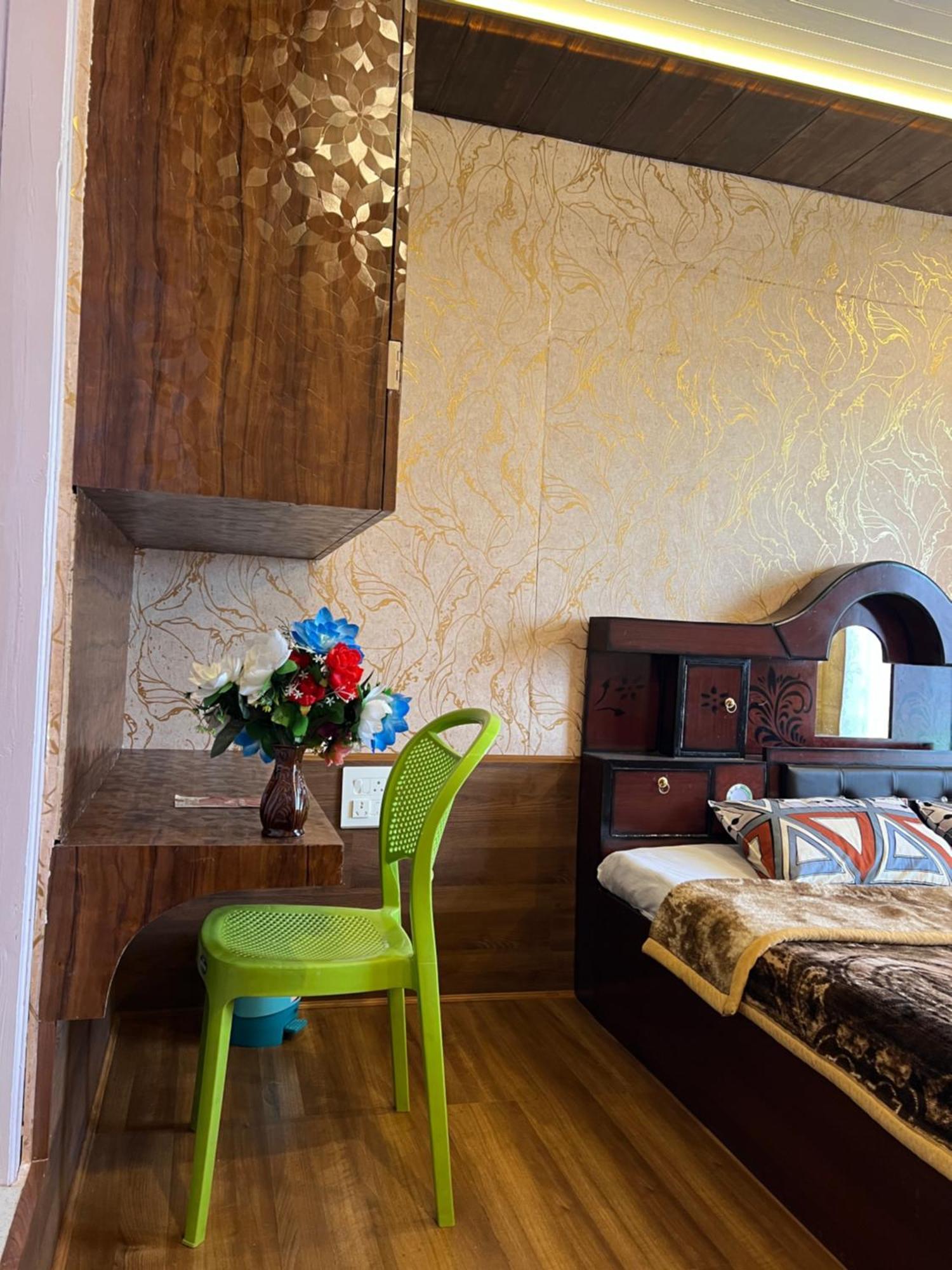 Everest Guest house *