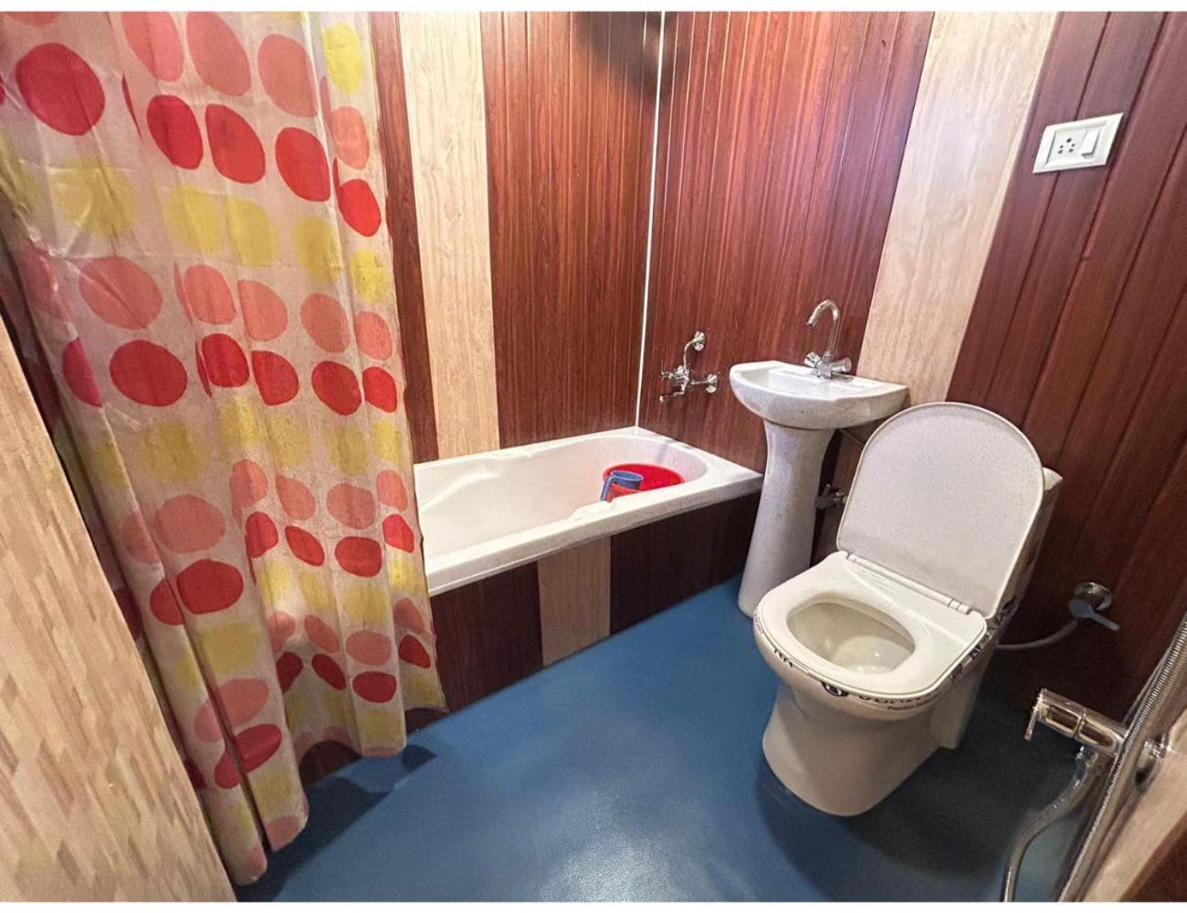 New Kashmir Inn, Homestay *