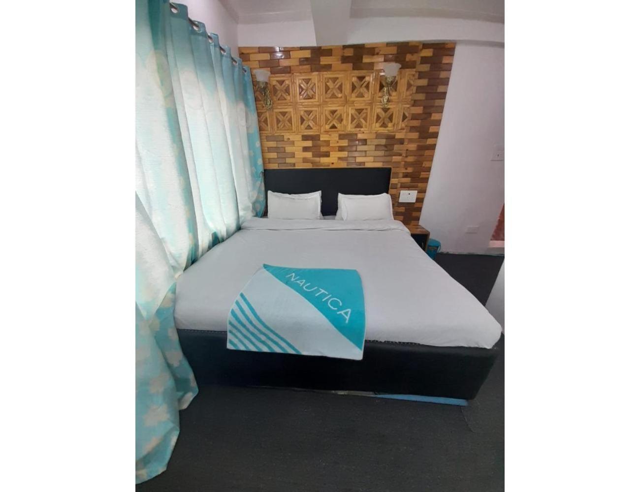 Homestay New Kashmir Inn, *