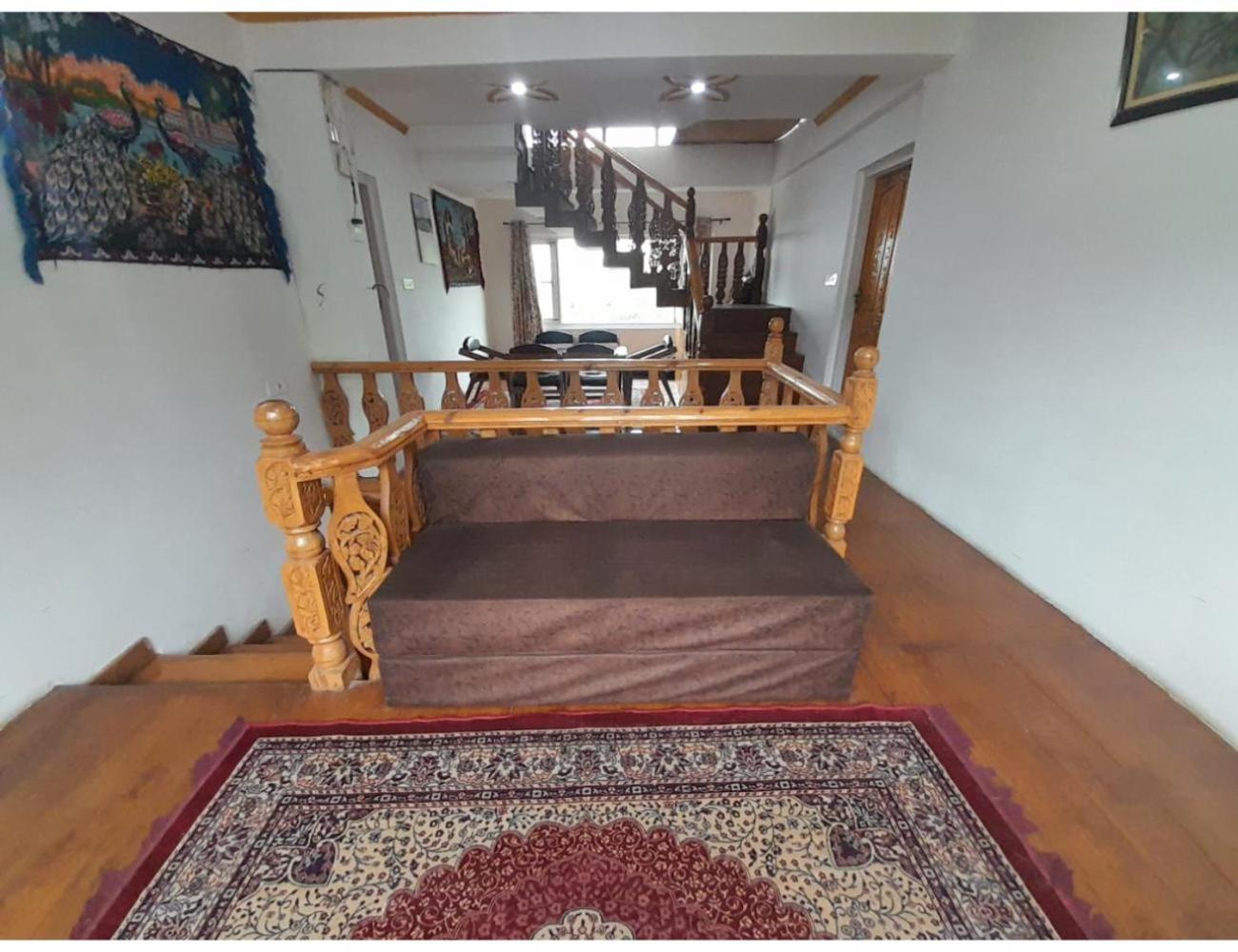 Homestay New Kashmir Inn, *