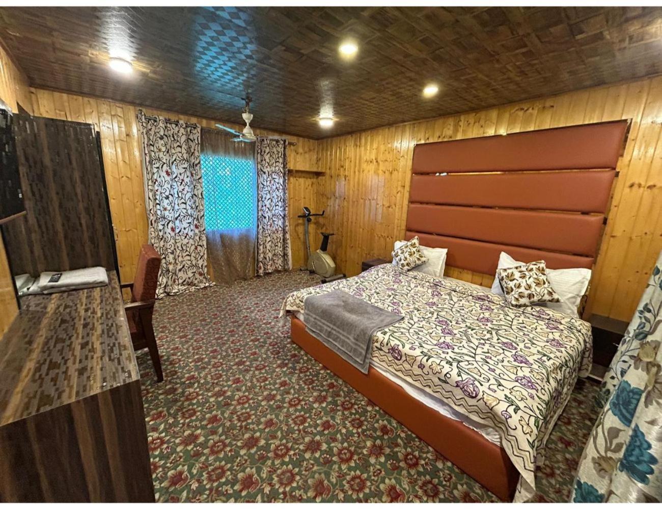 New Kashmir Inn, *