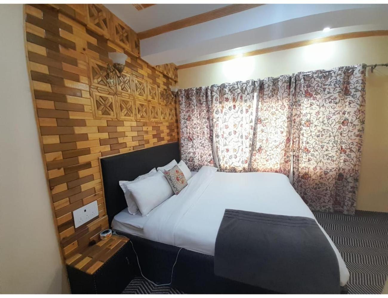 New Kashmir Inn, Homestay *