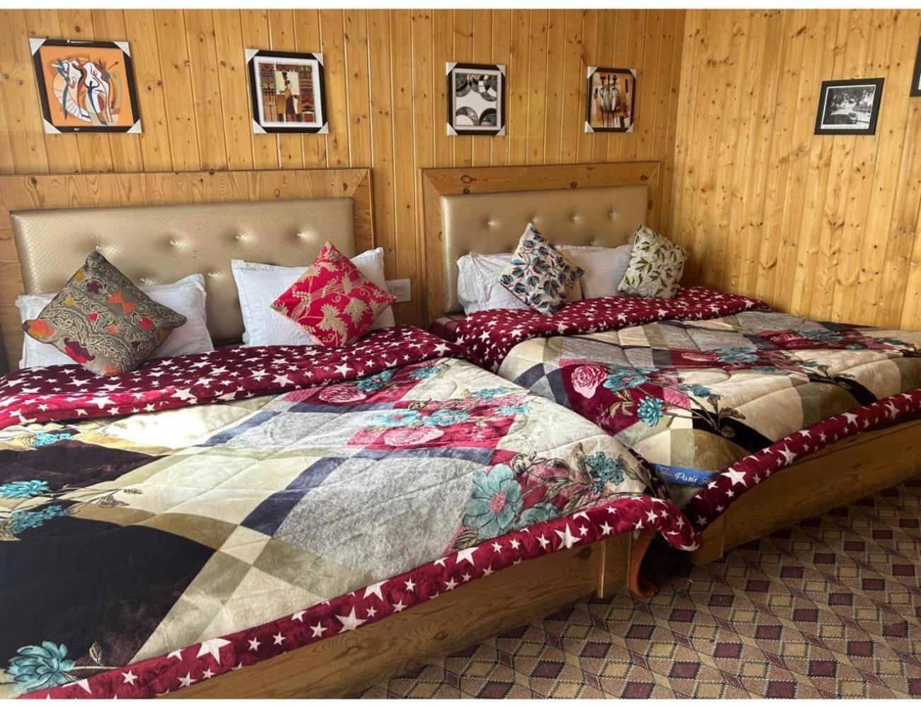 Homestay New Kashmir Inn, *