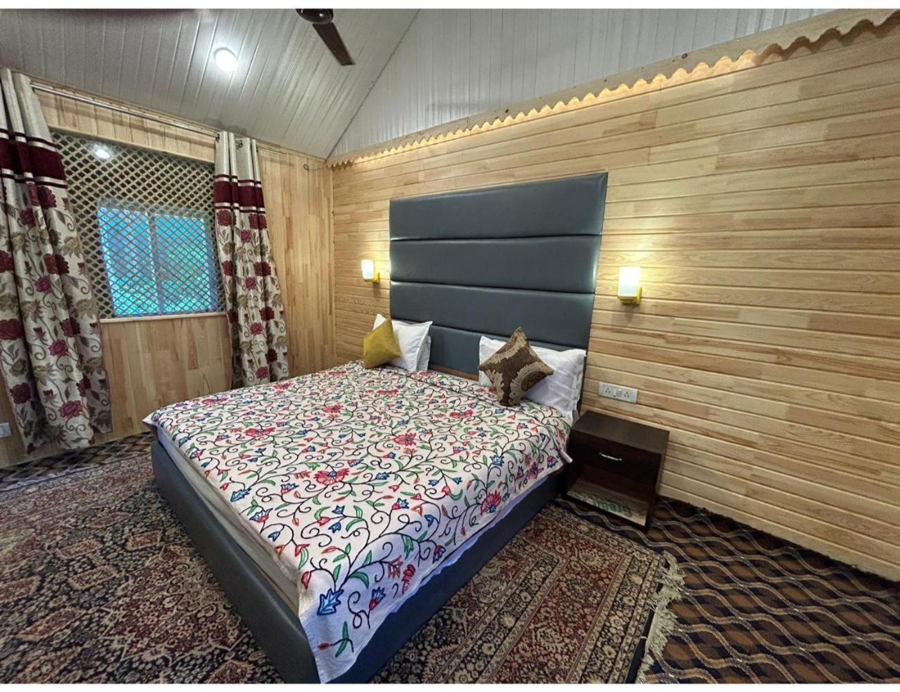 New Kashmir Inn, Homestay Gulmarg