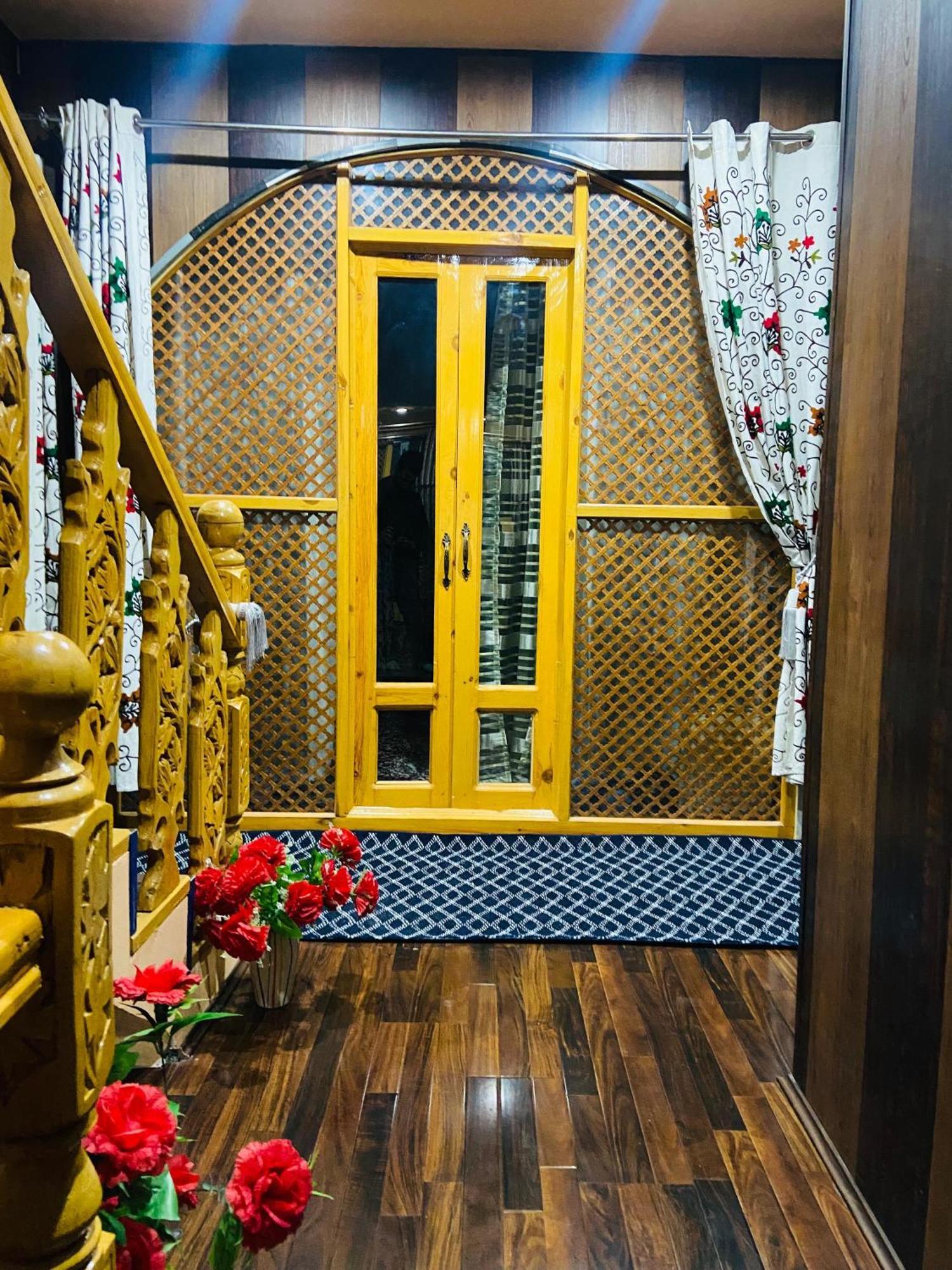 The Palace Guest house Gulmarg