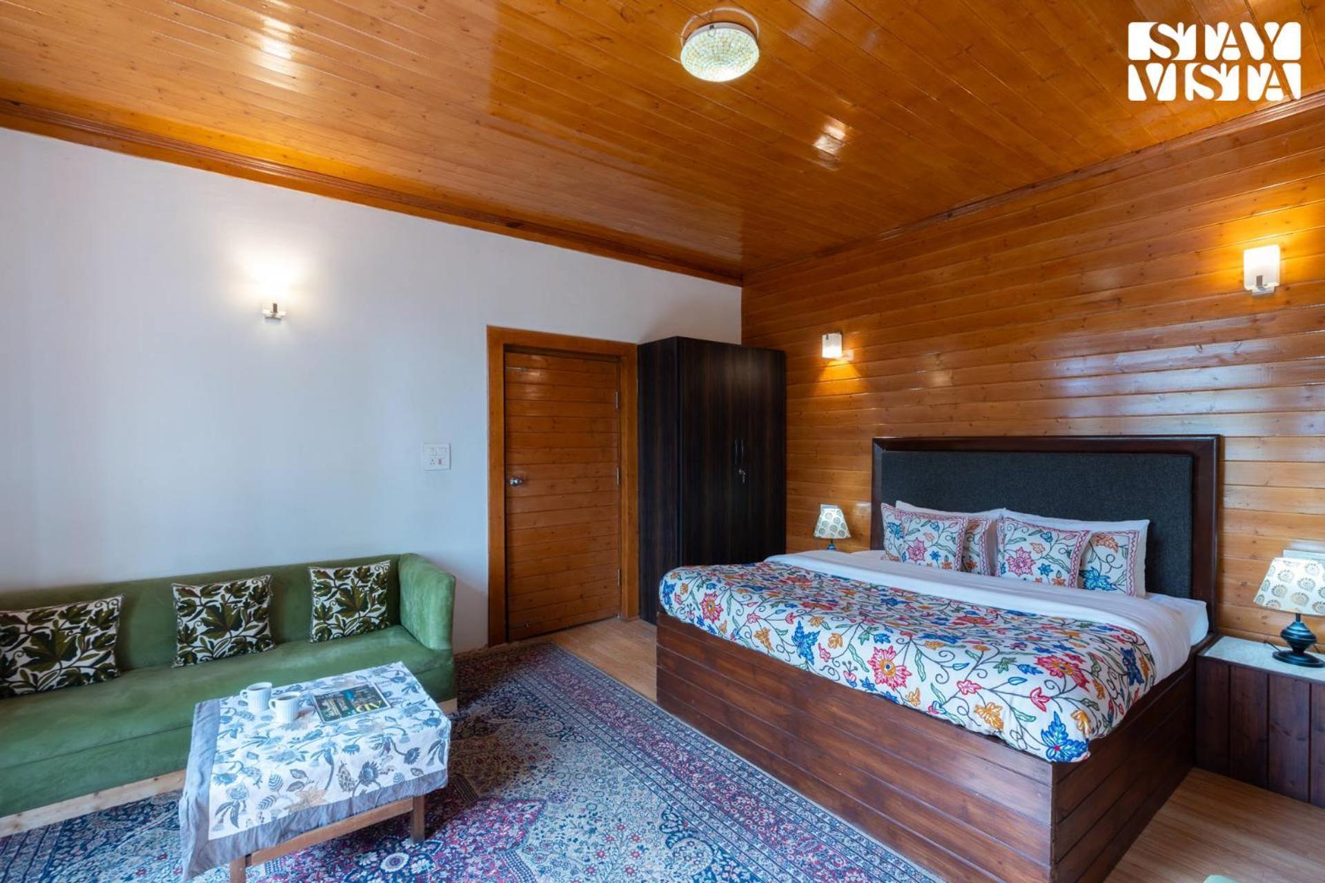 Villa Stayvista At Crystal Creek 2br In With Free Breakfast
