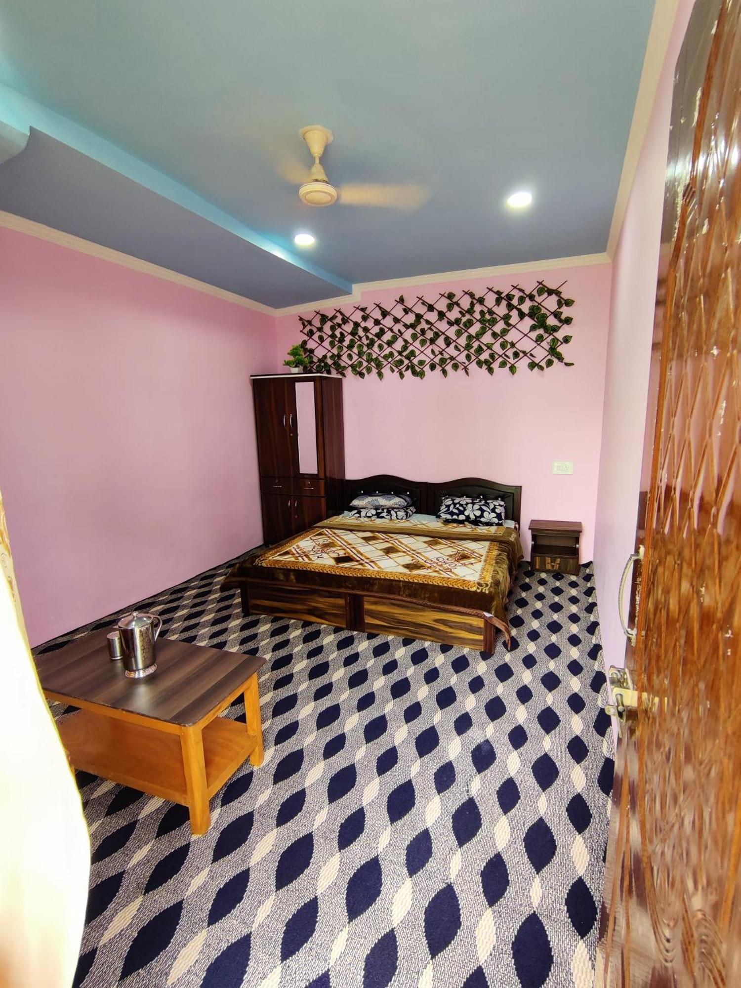 Kashmir Homestay *
