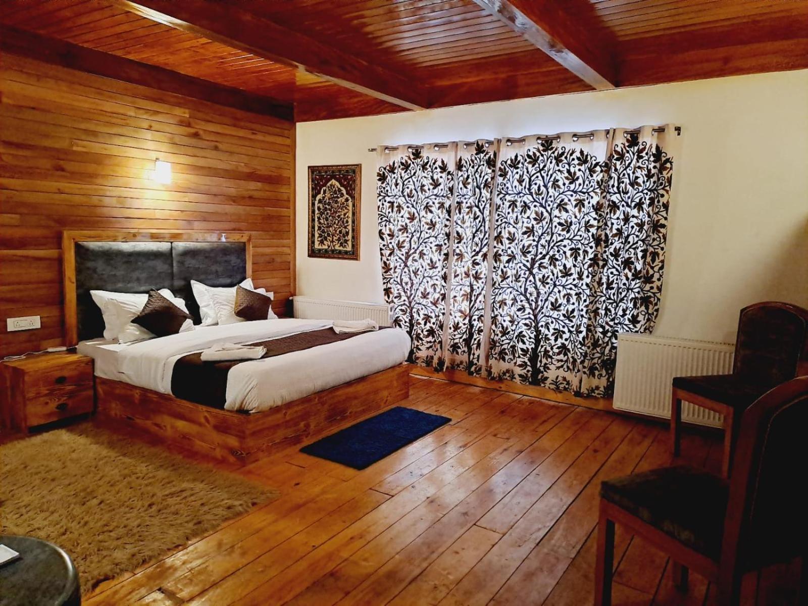 Resort The Trout Stream Gulmarg